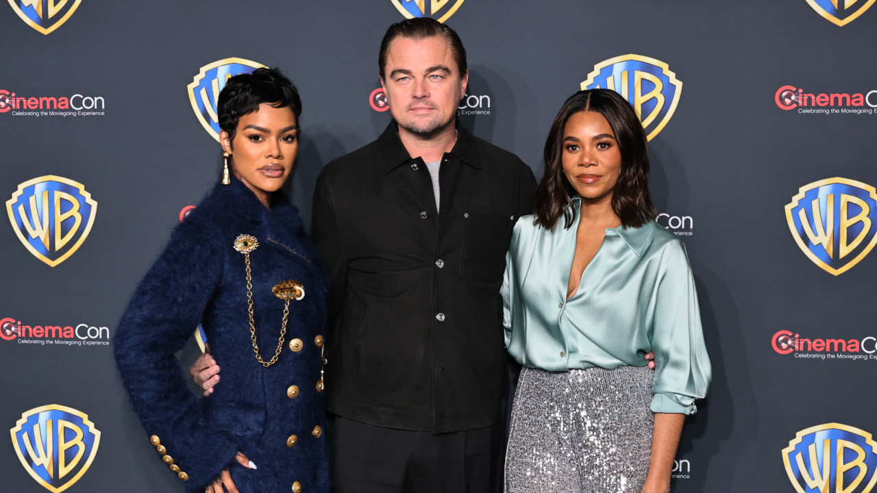 (L to R) Teyana Taylor, Leonardo DiCaprio, and Regina Hall at CinemaCon 2025. Photo: Warner Bros.
