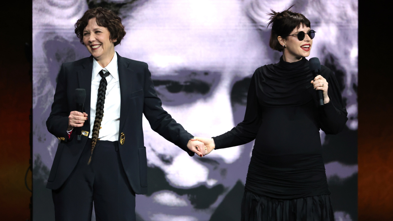(L to R) Director Maggie Gyllenhaal and Jessie Buckley at CinemaCon 2025. Photo: Warner Bros.