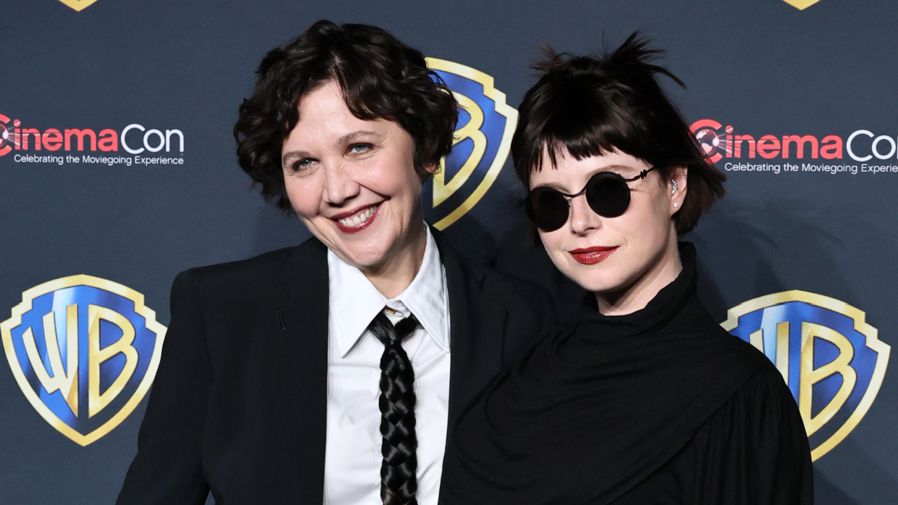 (L to R) Director Maggie Gyllenhaal and Jessie Buckley at CinemaCon 2025. Photo: Warner Bros.