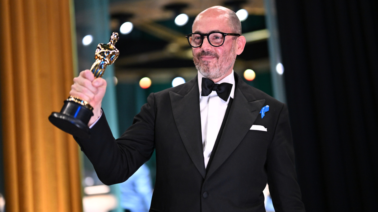 Edward Berger accepts the Oscar® for International Feature Film during the live ABC telecast of the 95th Oscars® at the Dolby® Theatre at Ovation Hollywood on Sunday, March 12, 2023. Credit/Provider: Richard Harbaugh / ©A.M.P.A.S. Copyright: ©A.M.P.A.S.