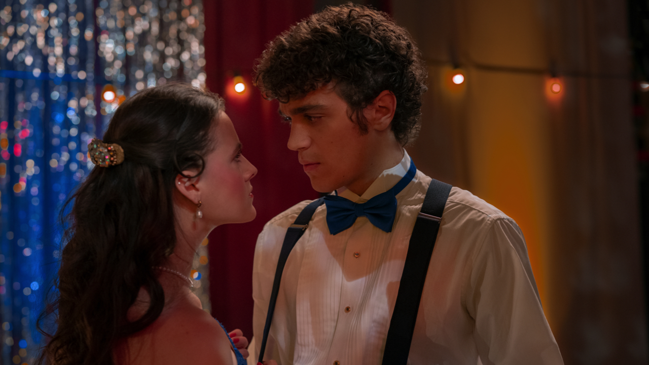 (L-R) Fina Strazza as Tiffany Falconer and David Iacono as Tyler Torres in 'Fear Street: Prom Queen.' Photo: Alan Markfield/Netflix © 2025.