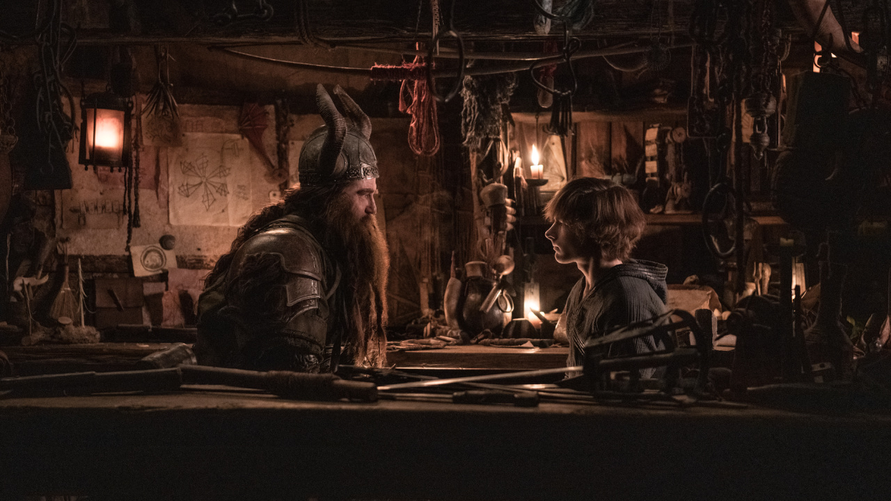 Stoick (Gerard Butler) and Hiccup (Mason Thames) in Universal Pictures’ live- action 'How to Train Your Dragon', written and directed by Dean DeBlois. Photo: Universal Pictures.