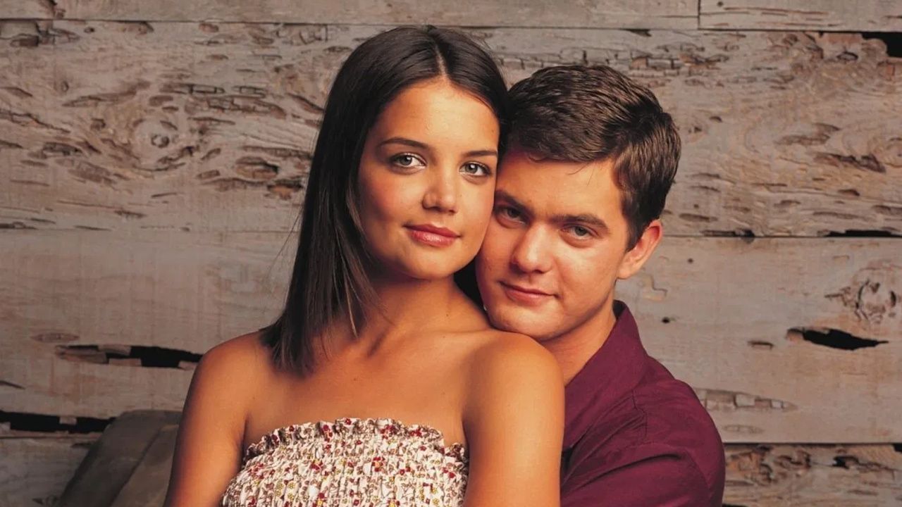 (L to R) Katie Holmes and Joshua Jackson in 'Dawson's Creek'. Photo: Columbia TriStar Television.