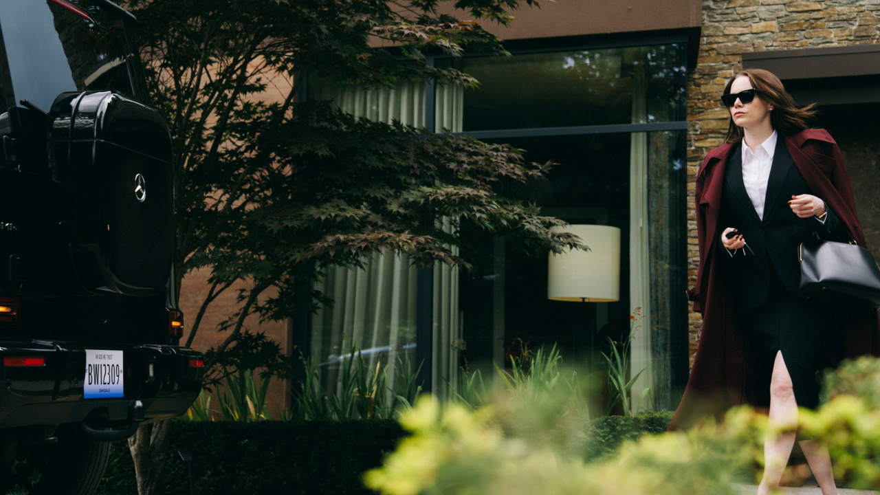 Emma Stone stars as Michelle Fuller in director Yorgos Lanthimos' 'Bugonia', a Focus Features release. .Credit: Atsushi Nishijima/Focus Features © 2025 All Rights Reserved.