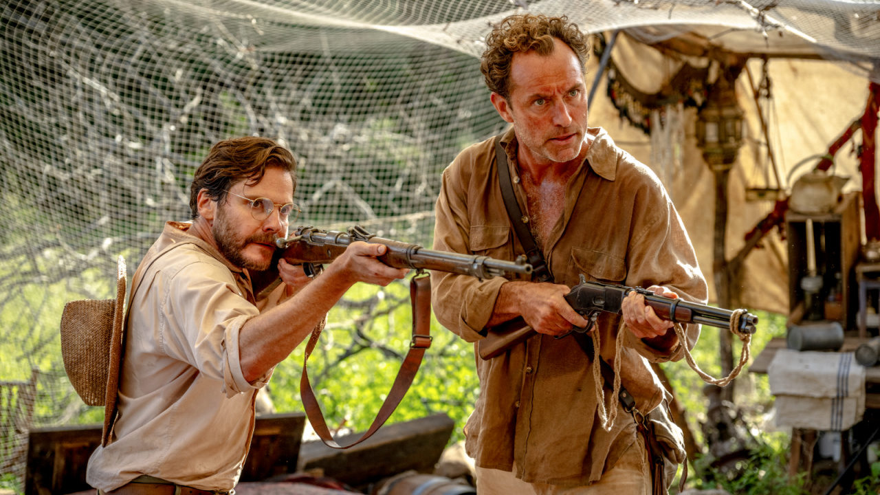 (L to R) Daniel Brühl and Jude Law star in 'Eden'. Photo: Vertical.