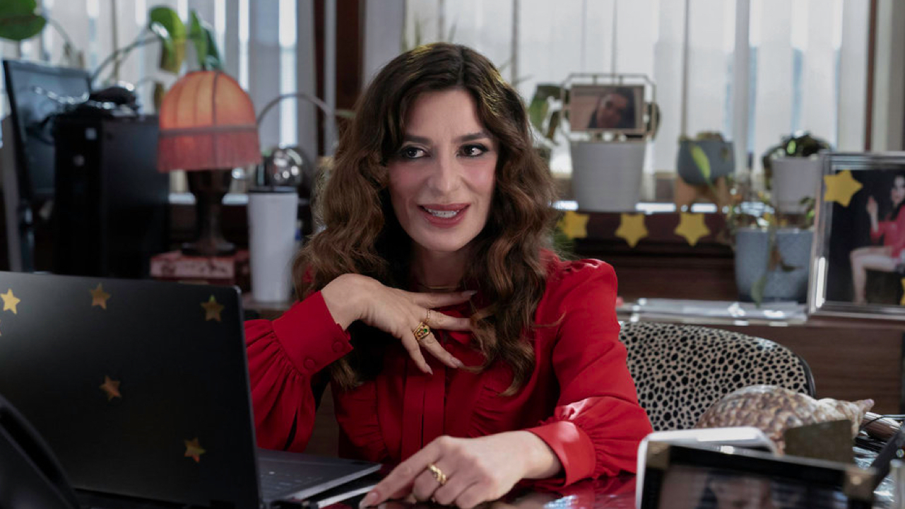 Sabrina Impacciatore as Esmeralda in ‘The Paper’. Photo: Aaron Epstein/Peacock.