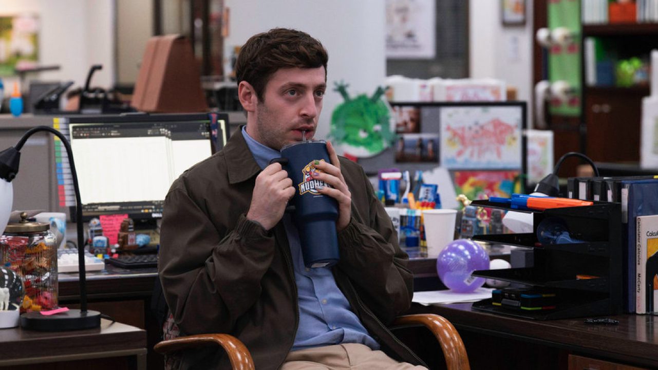 Alex Edelman as Adam in ‘The Paper’. Photo: Aaron Epstein/Peacock.