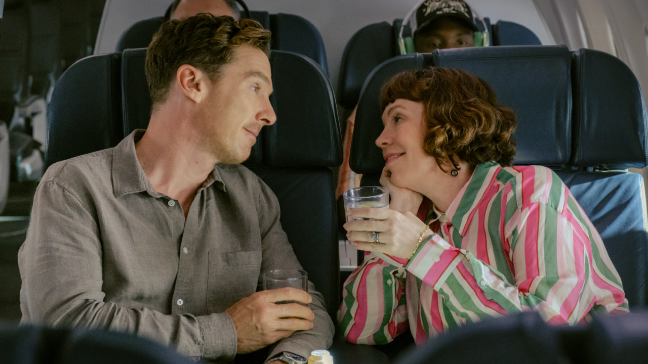 (L to R) Benedict Cumberbatch and Olivia Colman in 'The Roses'. Photo by Jaap Buitendijk, Courtesy of Searchlight Pictures. © 2025 Searchlight Pictures All Rights Reserved.