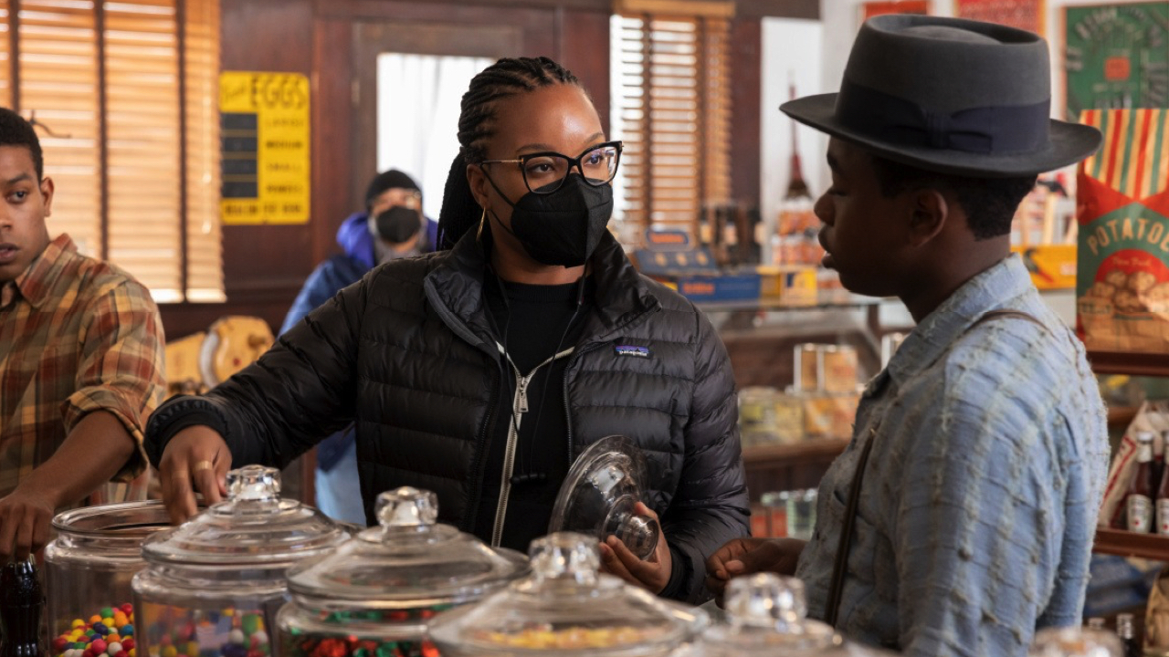 (L to R) Director Chinonye Chukwu and actor Jalyn Hill on the set of TILL, released by Orion Pictures. Credit: Lynsey Weatherspoon / Orion Pictures. © 2022 ORION PICTURES RELEASING LLC. All Rights Reserved.