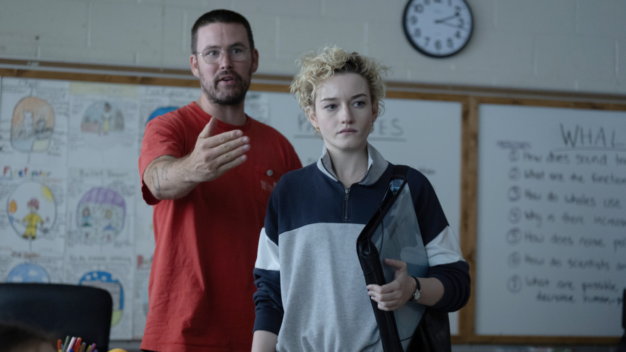 (L to R) Writer/Director Zach Cregger and Julia Garner on the set of New Line Cinema’s 'Weapons,' a Warner Bros. Pictures release. Photo Credit: Quantrell Colbert. Copyright: © 2025 Warner Bros. Entertainment Inc. All Rights Reserved.