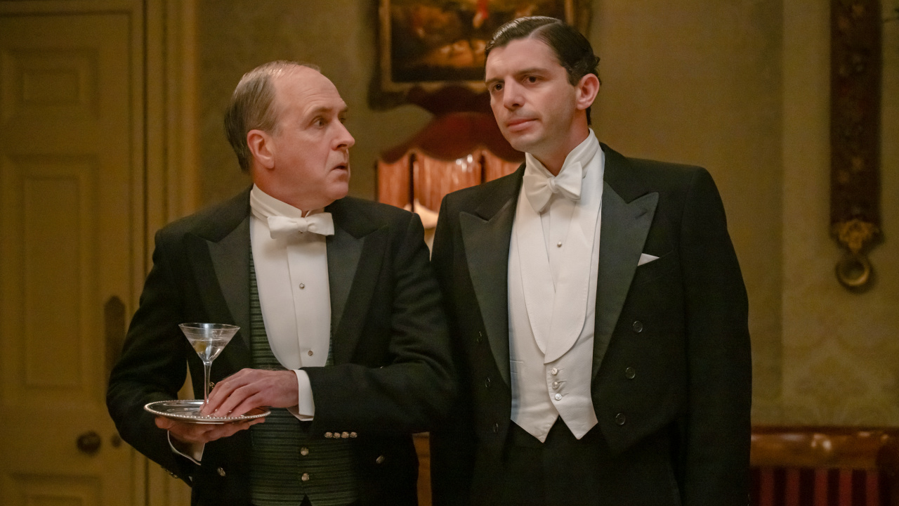 (L to R) Kevin Doyle stars as Mr. Molesley and Michael Fox as Andy Parker in 'Downton Abbey: The Grand Finale', a Focus Features release. Credit: Rory Mulvey / © 2025 Focus Features LLC.