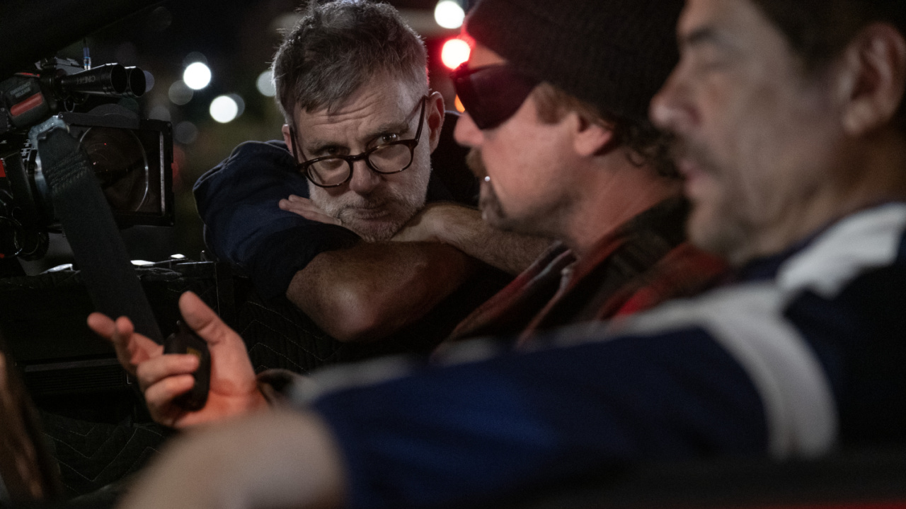 (L to R) Director/Writer/Producer Paul Thomas Anderson, Leonardo Di Caprio and Benicio del Toro on the set of 'One Battle After Another.' A Warner Bros. Pictures Release. Photo Credit: Merrick Morton.