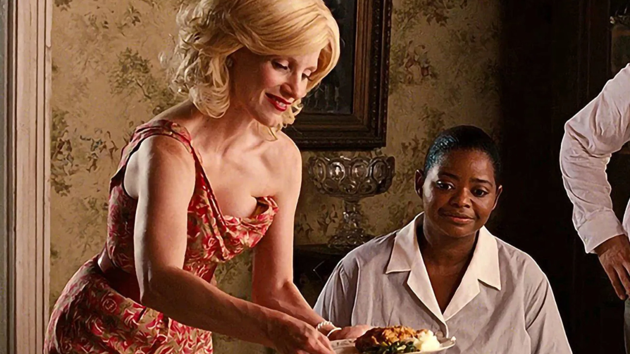 (L to R) Jessica Chastain and Octavia Spencer in 'The Help'. Photo: Walt Disney Studios Motion Pictures.