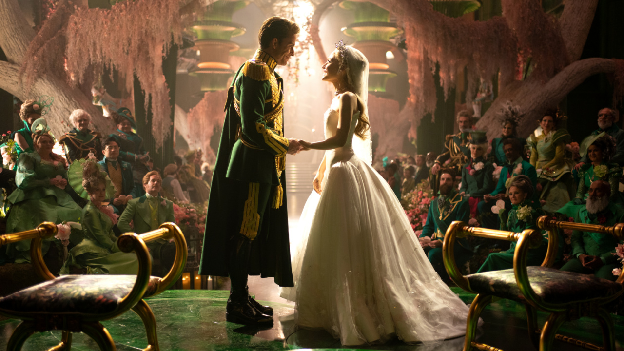 (L to R) Jonathan Bailey is Fiyero and Ariana Grande is Glinda in 'Wicked For Good', directed by Jon M. Chu.