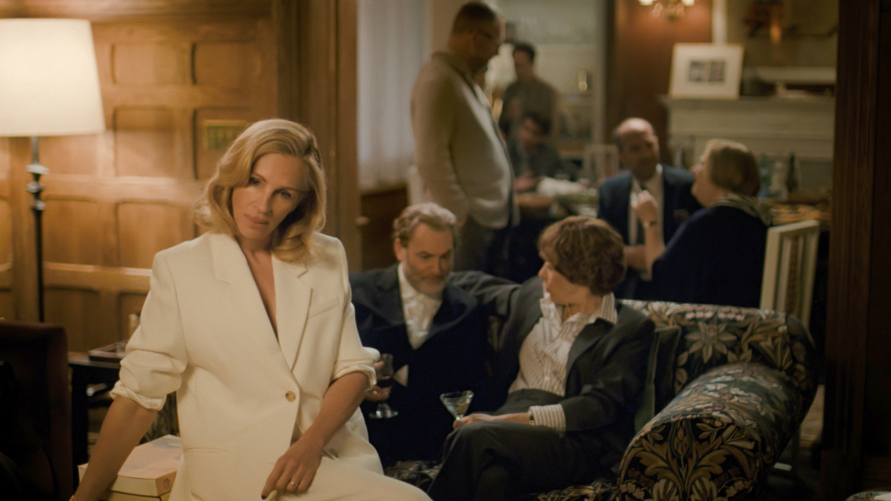 (L to R) Julia Roberts as Alma, Michael Stuhlbarg as Frederik and Chloë Sevigny as Dr. Kim Sayers in 'After the Hunt', from Amazon MGM Studios. Photo Credit: Courtesy of Amazon MGM Studios. © 2025 Amazon Content Services LLC. All Rights Reserved.