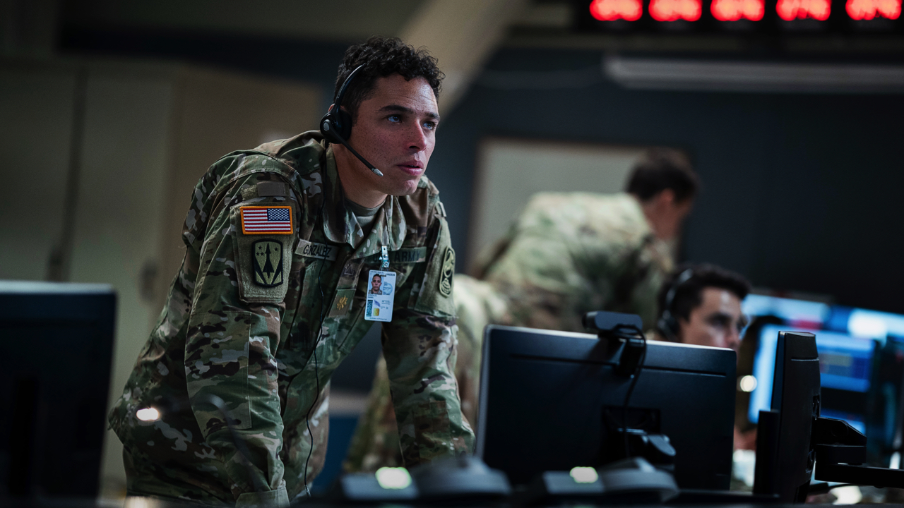 (L to R) Anthony Ramos as Major Daniel Gonzalez and Abubakr Ali as Specialist Dan Buck in ‘A House of Dynamite’. Photo: Eros Hoagland/Netflix © 2025.