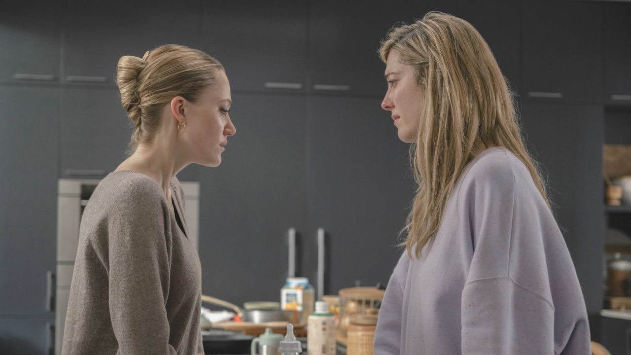 (L to R) Maika Monroe as Polly Murphy and Mary Elizabeth Winstead as Caitlin Morales in 20th Century Studios' 'The Hand That Rocks the Cradle'. Photo by Suzanne Tenner. © 2025 20th Century Studios. All Rights Reserved.