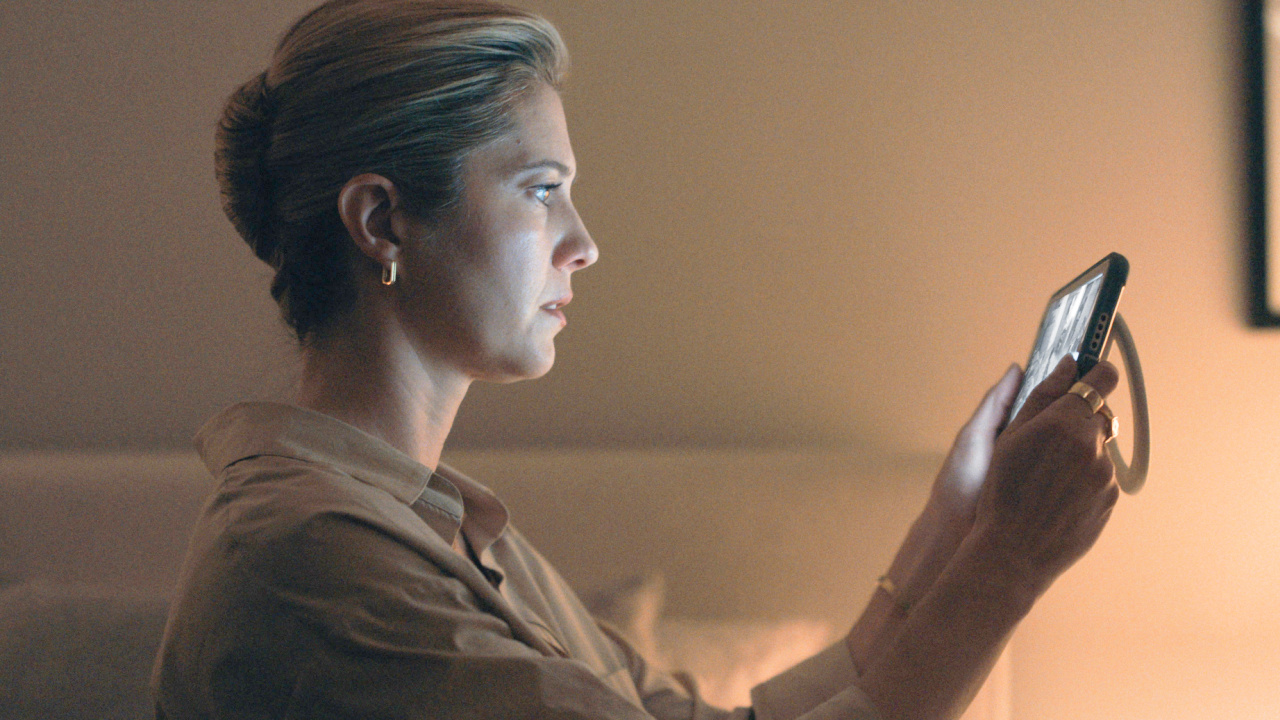 Mary Elizabeth Winstead as Caitlin Morales in 20th Century Studios' 'The Hand That Rocks the Cradle'. Photo by Suzanne Tenner. © 2025 20th Century Studios. All Rights Reserved.