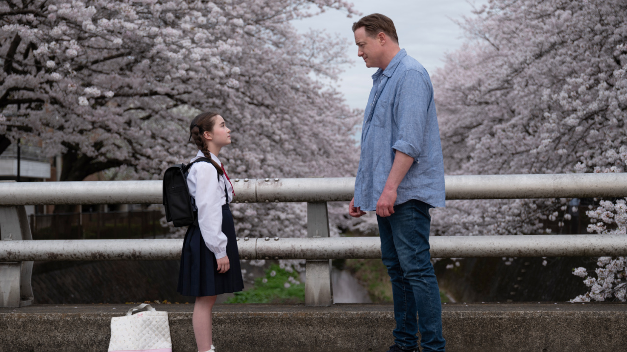 (L to R) Shannon Gorman and Brendan Fraser in 'Rental Family'. Photo by James Lisle/Searchlight Pictures. © 2025 Searchlight Pictures. All Rights Reserved.