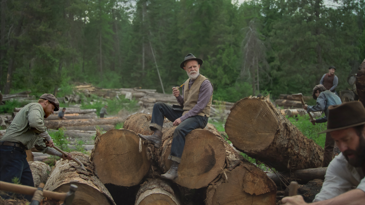 (L to R) William H. Macy as Arn Peeples and Joel Edgerton as Robert Grainier in 'Train Dreams'. Cr. BBP Train Dreams. LLC. © 2025.