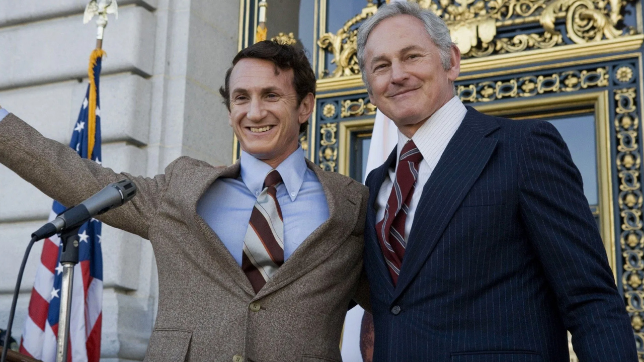 (L to R) Sean Penn and Victor Garber in 'Milk'. Photo: Focus Features.