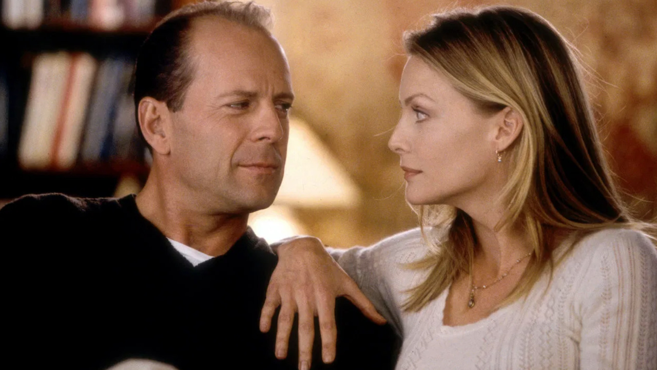(L to R) Bruce Willis and Michelle Pfeiffer in 'The Story of Us', Photo: Universal Pictures.