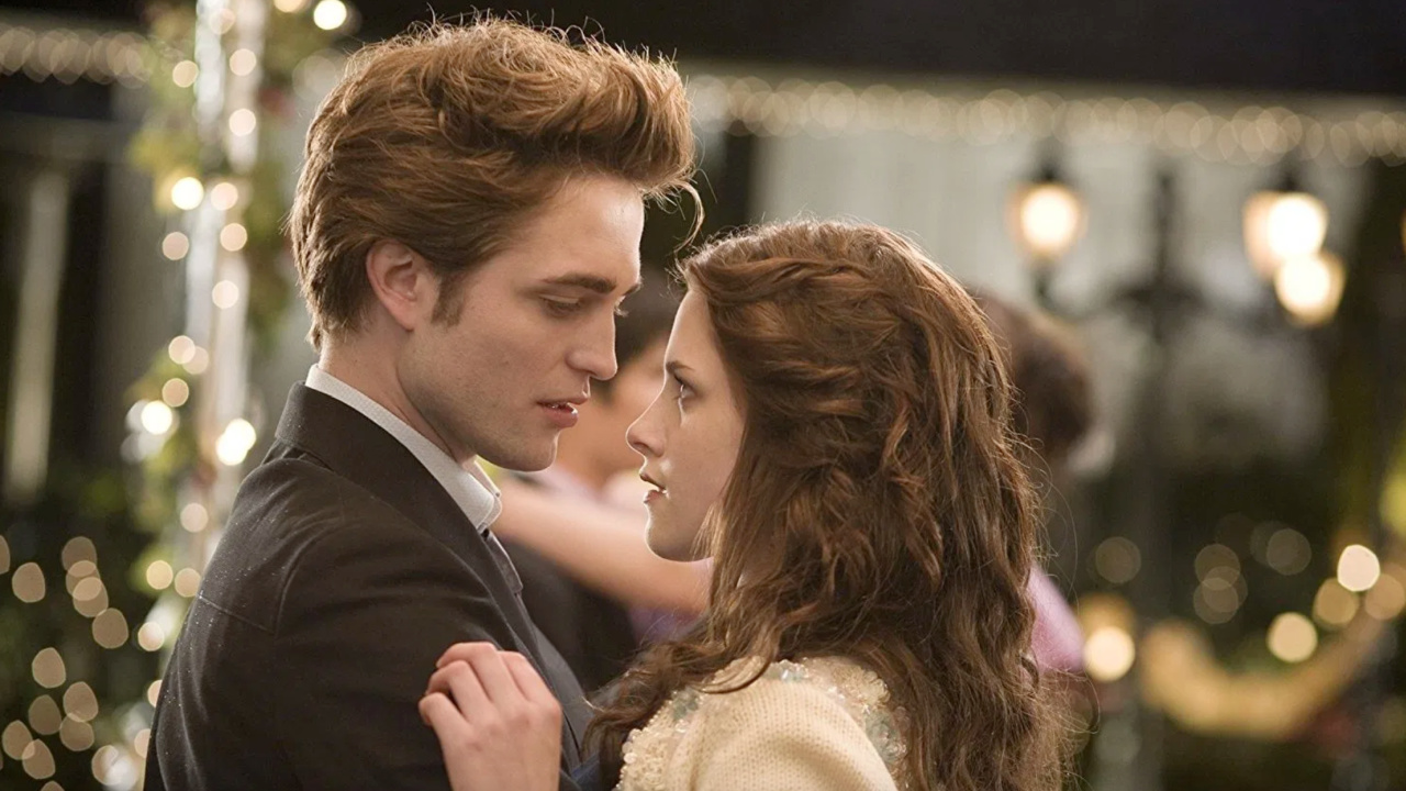 (L to R) Robert Pattinson and Kristen Stewart in 'Twilight'. Photo: Summit Entertainment.
