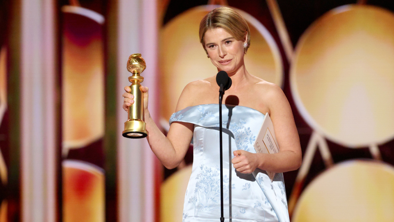 Jessie Buckley accepts the Best Performance by a Lead Actress in a Motion Picture ñ Drama Award for 'Hamnet' onstage during the 83rd Annual Golden Globes®, airing live from the Beverly Hilton in Beverly Hills, California on Sunday, January 11, 2026 at 8 PM ET/5 PM PT, on CBS and streaming on Paramount+. Photo: Kevork Djansezian/CBS ©2026 CBS Broadcasting, Inc. All Rights Reserved.