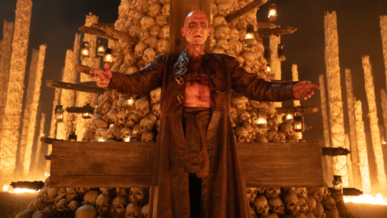 Dr. Kelson (Ralph Fiennes) in Columbia Pictures' '28 Years Later: The Bone Temple'. Photo: Miya Mizuno. © 2025 CTMG, Inc. All Rights Reserved.