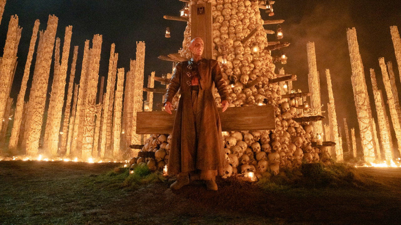 Dr. Kelson (Ralph Fiennes) in Columbia Pictures' '28 Years Later: The Bone Temple'. Photo: Miya Mizuno. © 2025 CTMG, Inc. All Rights Reserved.