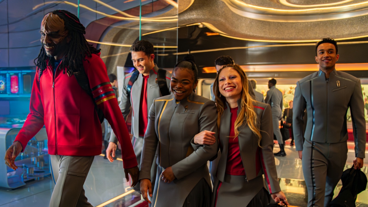 (L to R) Karim Diané as Jay-Den Kraag, George Hawkins as Darem Reymi, Kerrice Brooks as Sam, Bella Shepard as Genesis Lythe and Sandro Rosta as Caleb Mir in season 1, episode 5 of 'Star Trek: Starfleet Academy' streaming on Paramount+. Photo Credit: John Medland/Paramount+.