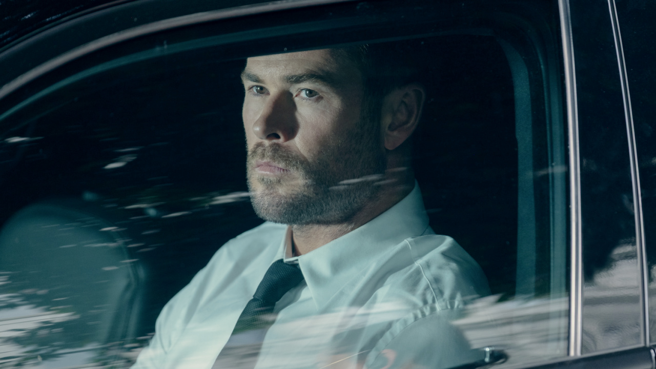 Chris Hemsworth stars in 'Crime 101'. Photo Credit: Merrick Morton.