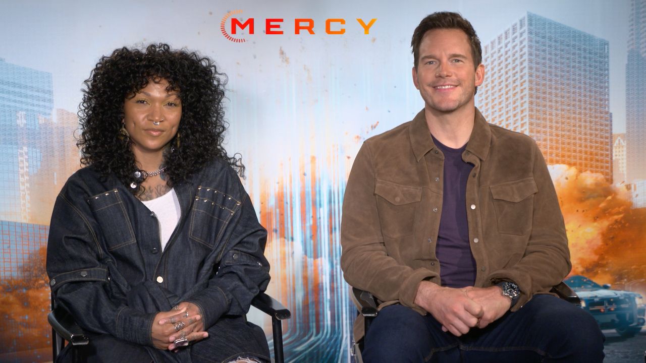 (L to R) Kali Reis and Chris Pratt star in 'Mercy'.