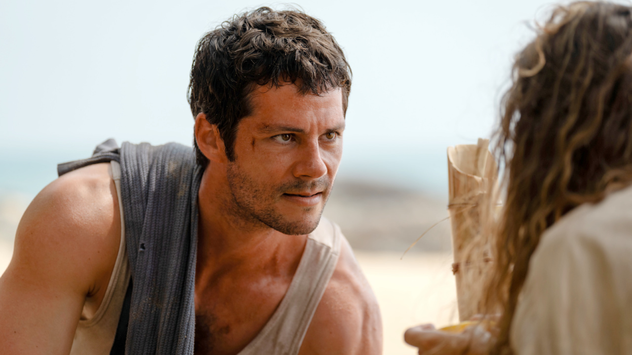 (L tp R) Dylan O'brien as Bradley Preston and Rachal McAdams as Linda Liddle in 20th Century Studios' 'Send Help'. Photo by Brook Rushton. © 2025 20th Century Studios. All Rights Reserved.