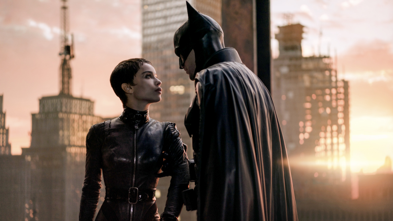 (L to R) Zoe Kravitz as Selina Kyle and Robert Pattinson as Batman in Warner Bros. Pictures’ action adventure 'The Batman,' a Warner Bros. Pictures release. Photo Credit: Jonathan Olley/™ & © DC Comics. Copyright: © 2021 Warner Bros. Entertainment Inc. All Rights Reserved.