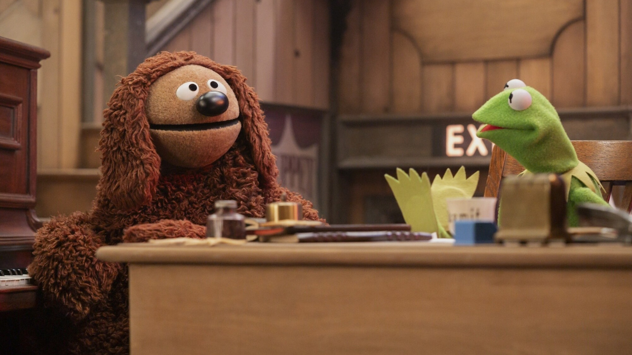 (L to R) Rowlf The Dog and Kermit The Frog in 2026's 'The Muppet Show'. Photo: Disney/Mitch Haaseth.