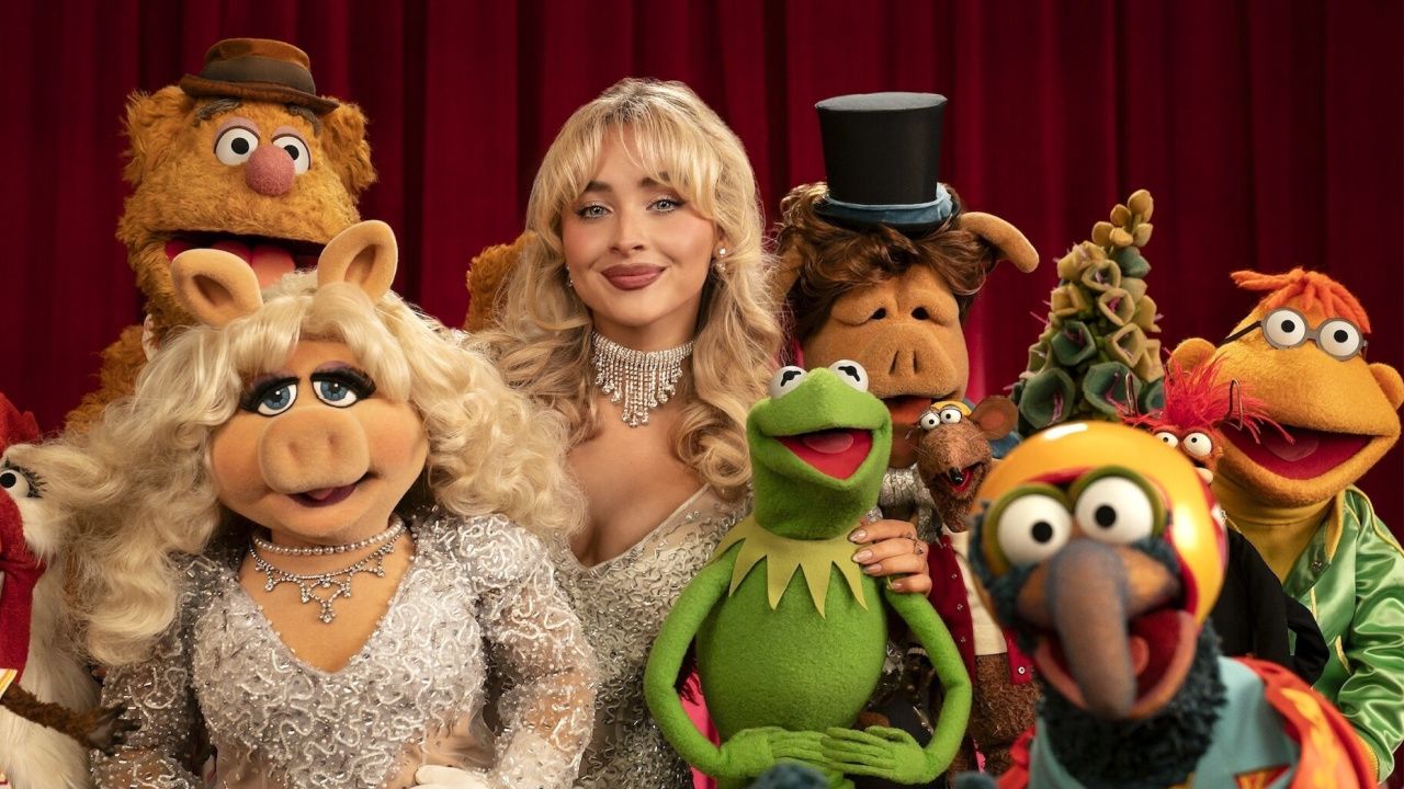 (L to R) Sabrina Carpenter and the original Muppet cast in 2026's 'The Muppet Show'. Photo: Disney/Mitch Haaseth.