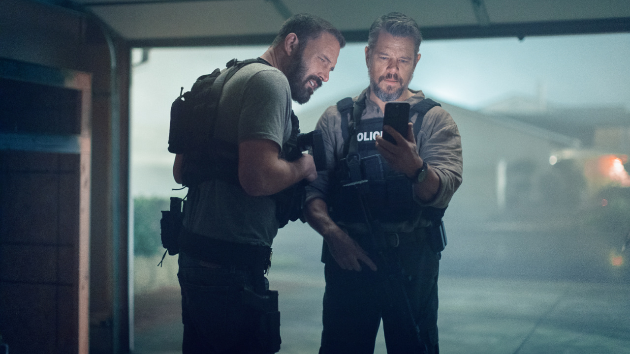 (L to R) Ben Affleck as Det Sergeant JD Byrne and Matt Damon as Lieutenant Dane Dumars in 'The Rip'. Photo: Warrick Page/Netflix © 2025.