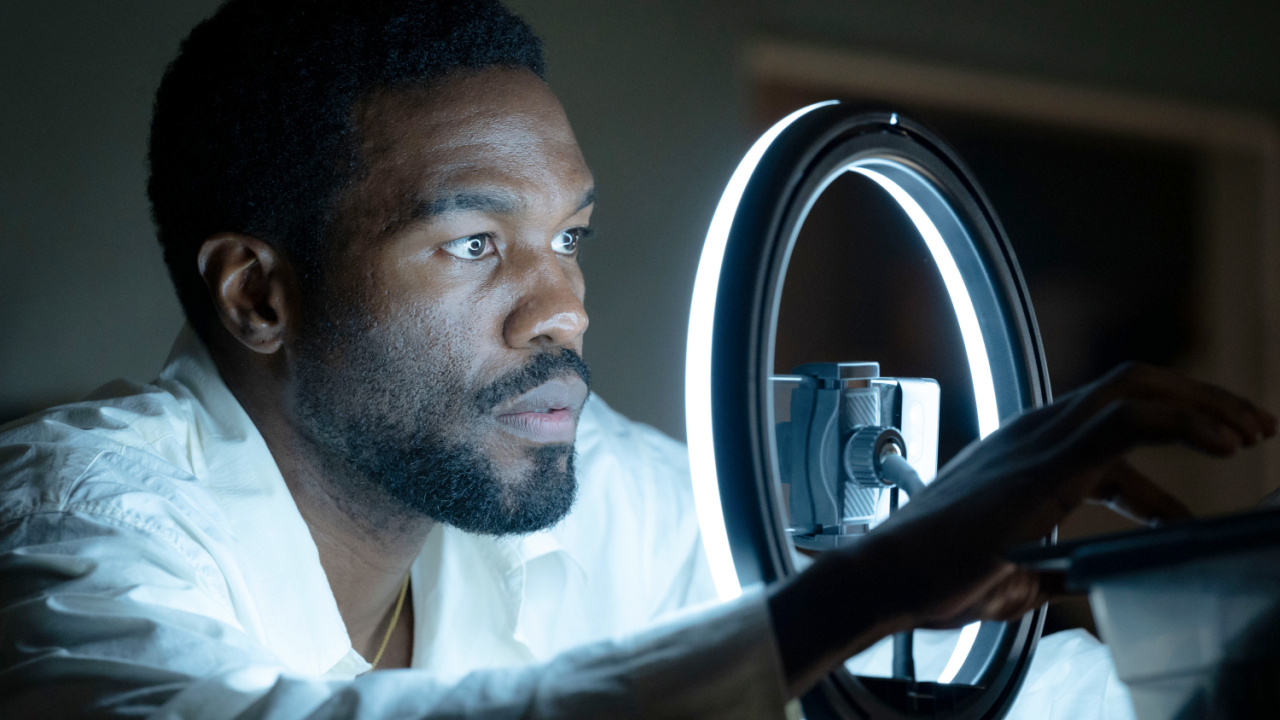 Simon Williams/Wonder Man (Yahya Adbul-Mateen II) in Marvel Television's 'Wonder Man', exclusively on Disney+. Photo by Suzanne Tenner. © 2025 MARVEL.