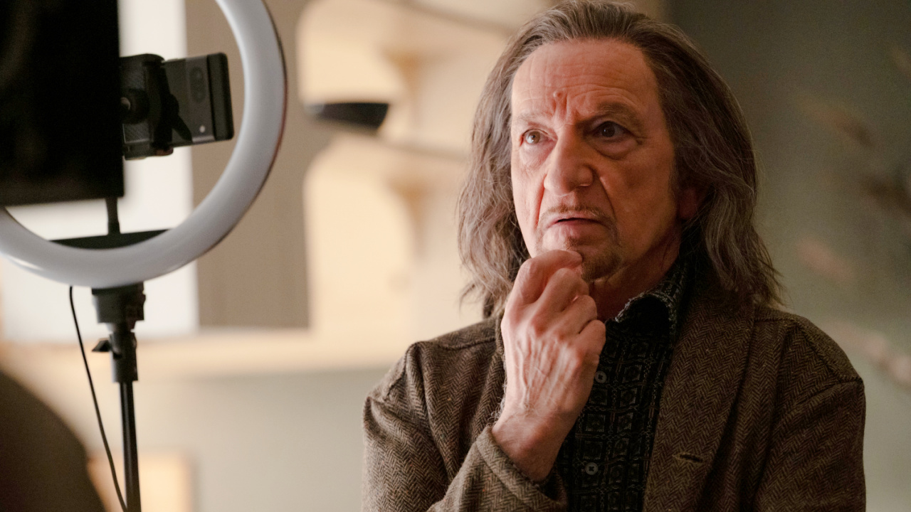 (L to R) Trevor Slattery (Sir Ben Kingsley) in Marvel Television's 'Wonder Man', exclusively on Disney+. Photo by Suzanne Tenner. © 2025 MARVEL.