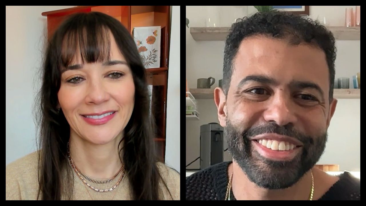 (L to R) Rashida Jones and Daveed Diggs star in 'In the Blink of an Eye'.