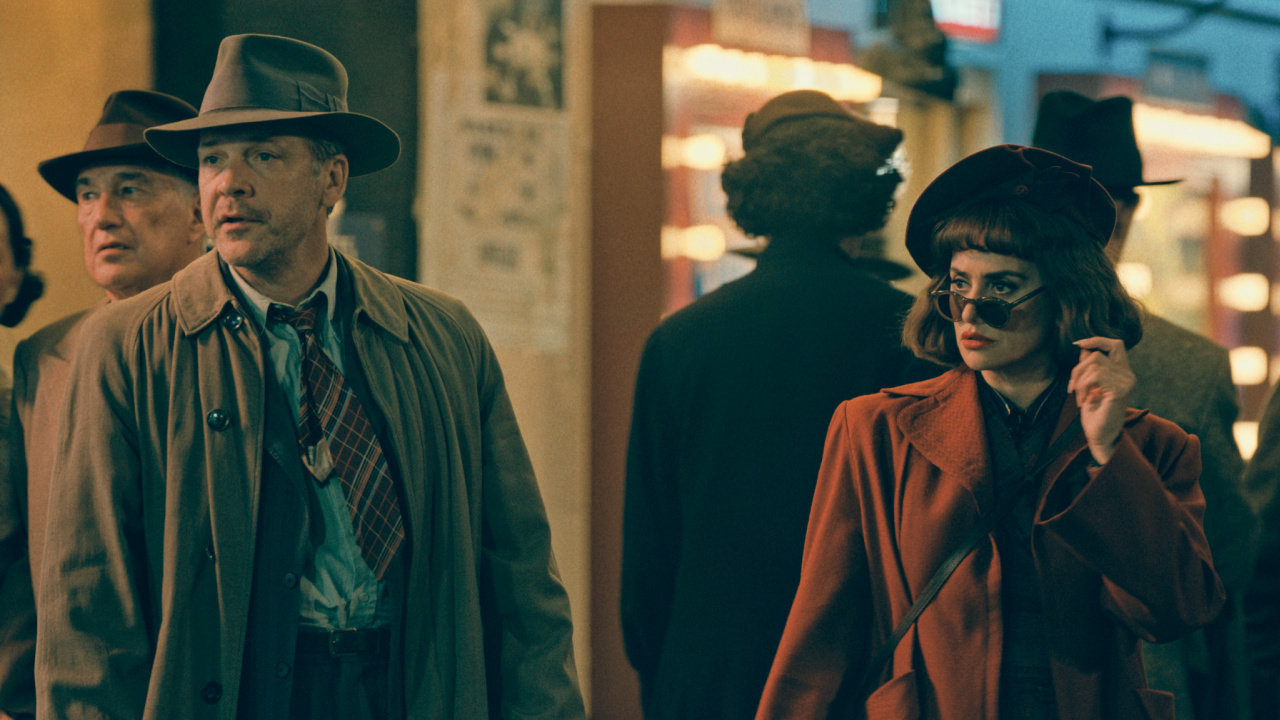 (L to R) Peter Sarsgaard as Jake Wiles and Penélope Cruz as Myrna Mallow in Warner Bros. Pictures 'The Bride!', a Warner Bros. Pictures release. Photo Credit: Courtesy of Warner Bros. Pictures. Copyright: © 2026 Warner Bros. Entertainment Inc. All rights reserved.