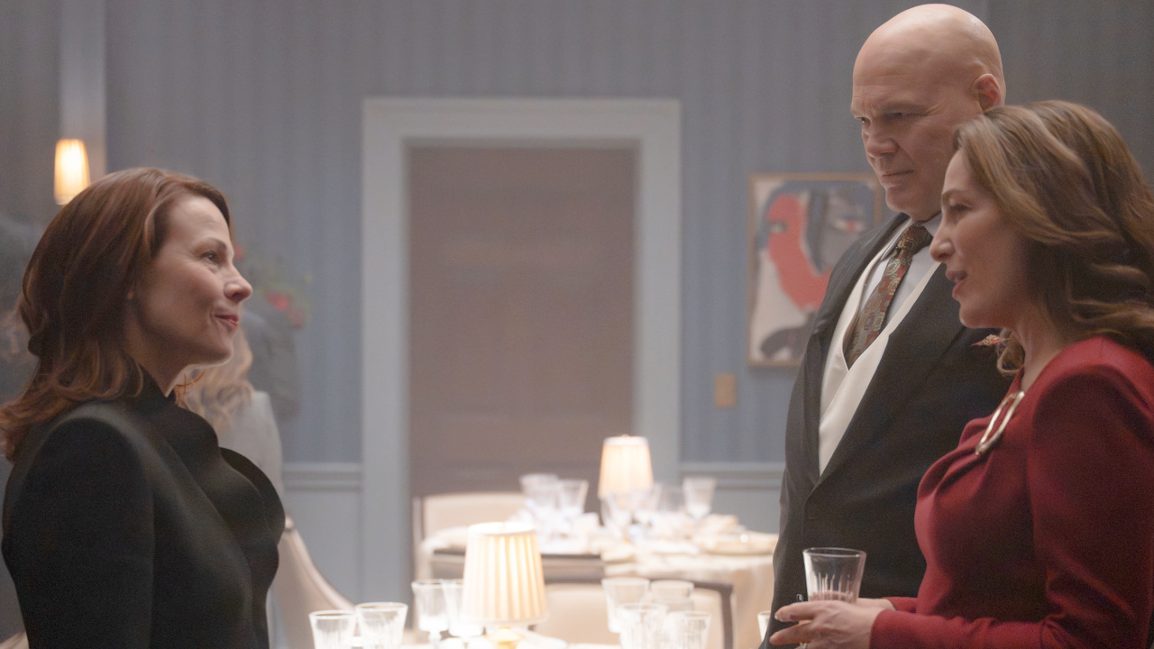 (L to R) Governor Marge McCaffrey (Lili Taylor), Wilson Fisk / Kingpin (Vincent D’Onofrio), and Vanessa Fisk (Ayelet Zurer) in Marvel Television's 'Daredevil: Born Again' Season 2, exclusively on Disney+. Photo by Jojo Whilden. © 2025 MARVEL.