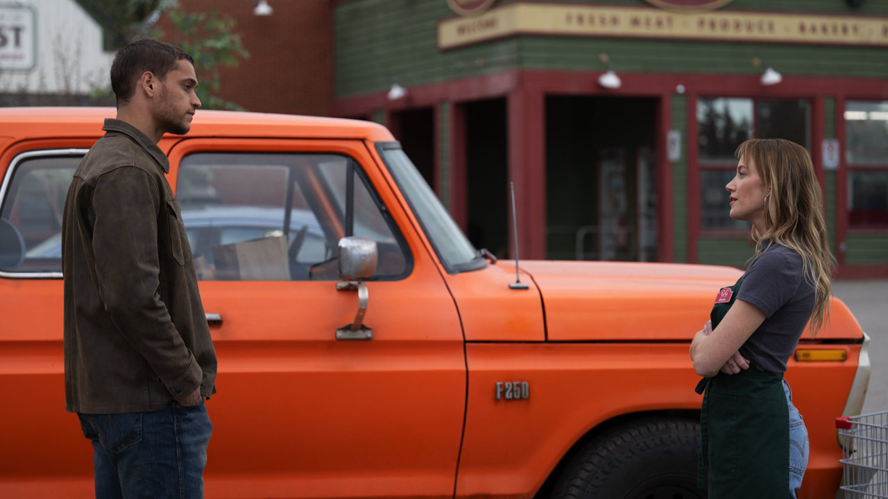 (L TO R): Ledger Ward (Tyriq Withers) and Kenna Rowan (Maika Monroe) in 'Reminders of Him,' directed by Vanessa Caswill. Photo: Universal Studios.