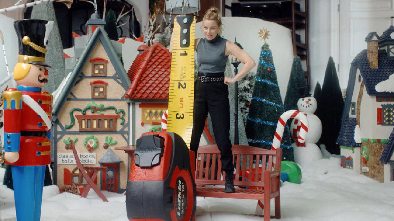 Elizabeth Banks as Lindy in 'The Miniature Wife'. Photo: Peacock.