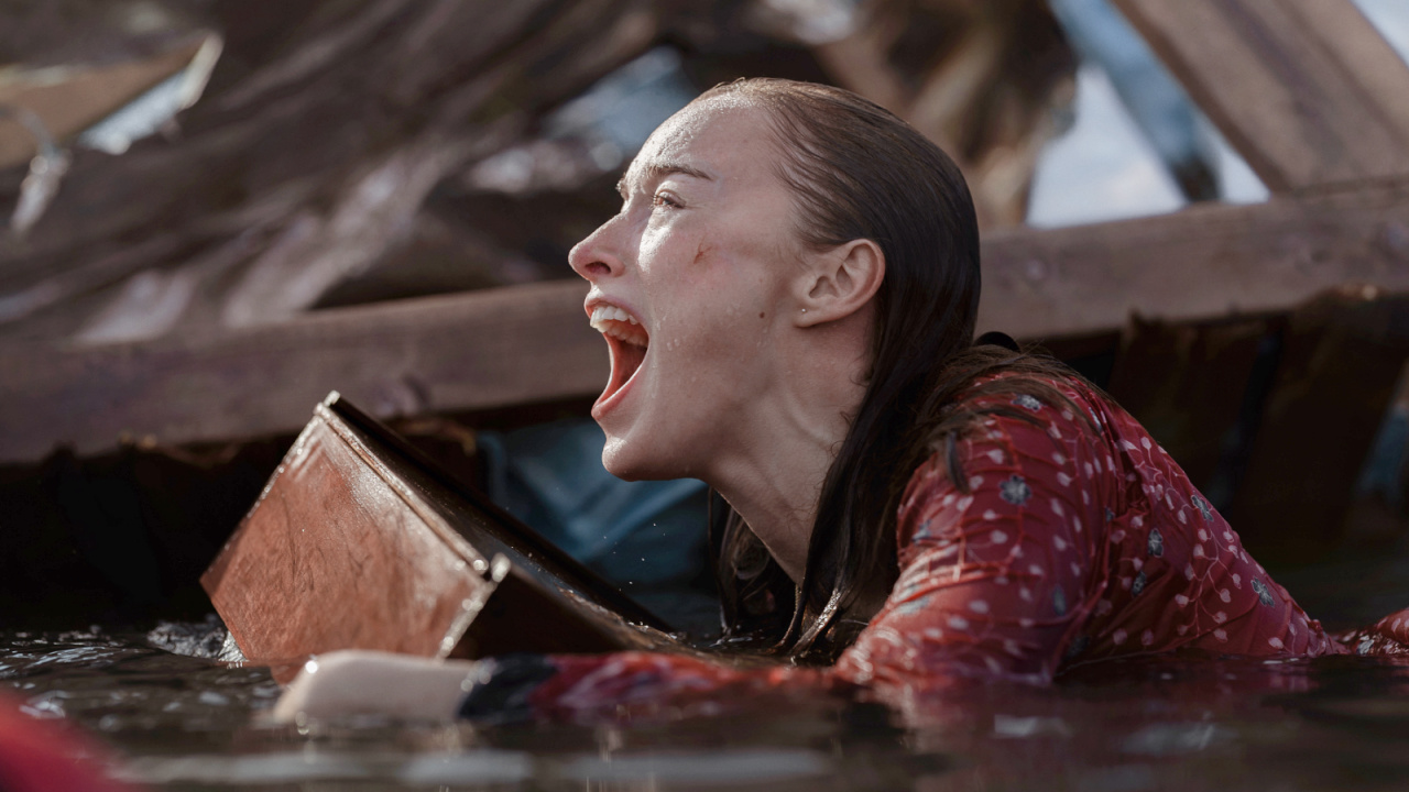 Phoebe Dynevor as Lisa in 'Thrash'. Photo: Ben King/Netflix © 2026.