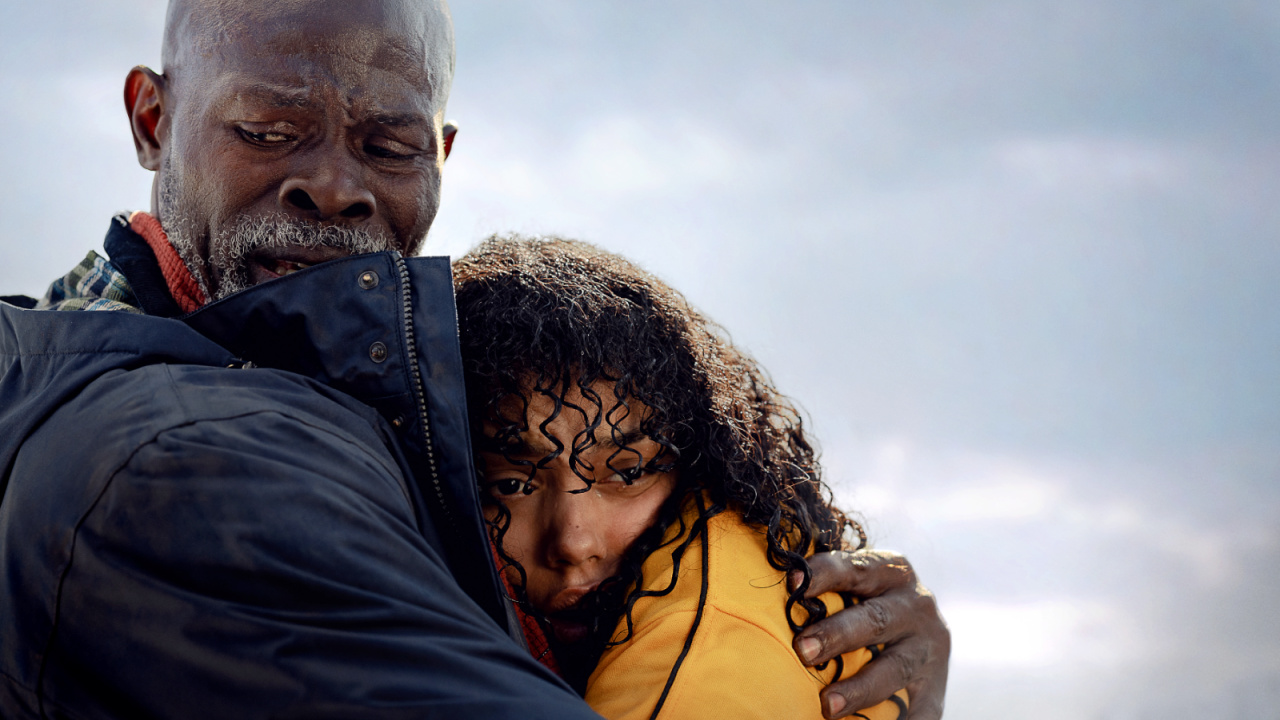 (L to R) Djimon Hounsou as Dr. Dale Edwards and Whitney Peak as Dakota in 'Thrash'. Photo: Ben King/Netflix © 2026.
